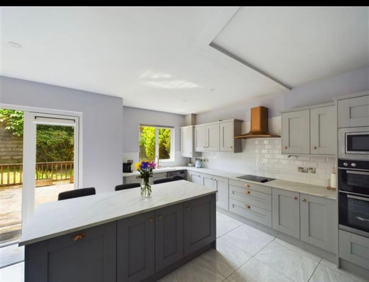 شقة Deluxe Dwelling - 15 Mins From Cork City/Airport المظهر الخارجي الصورة