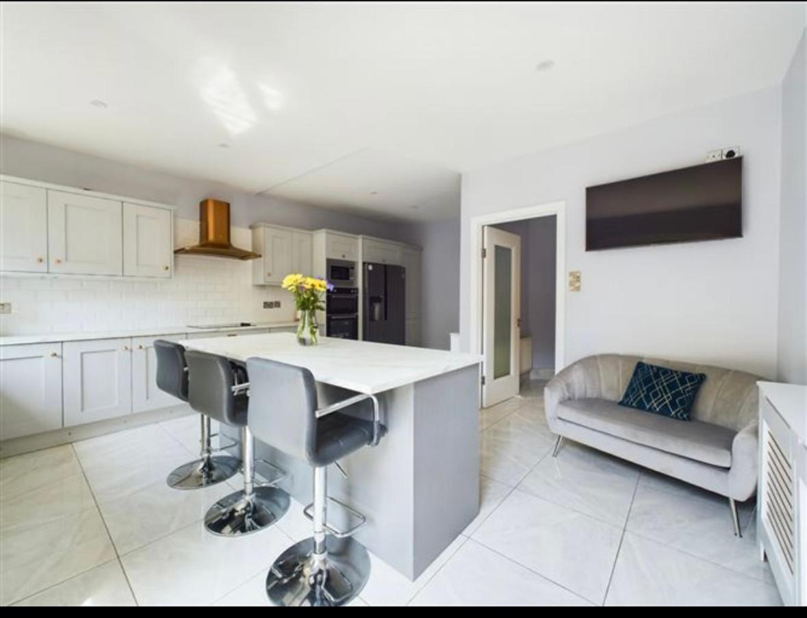 شقة Deluxe Dwelling - 15 Mins From Cork City/Airport المظهر الخارجي الصورة